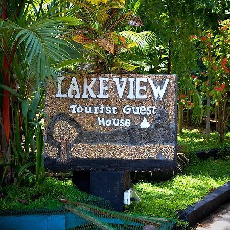 אנוראדפורה Lake View The Tourist Guest House מראה חיצוני תמונה