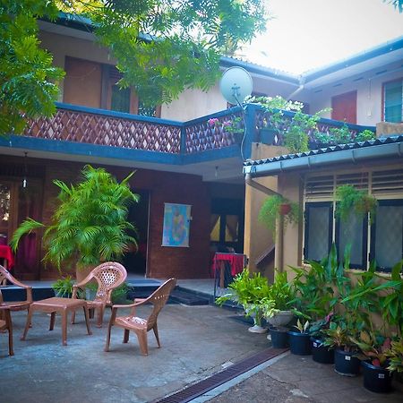 אנוראדפורה Lake View The Tourist Guest House מראה חיצוני תמונה