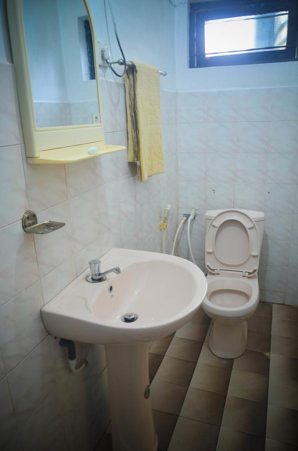 אנוראדפורה Lake View The Tourist Guest House מראה חיצוני תמונה