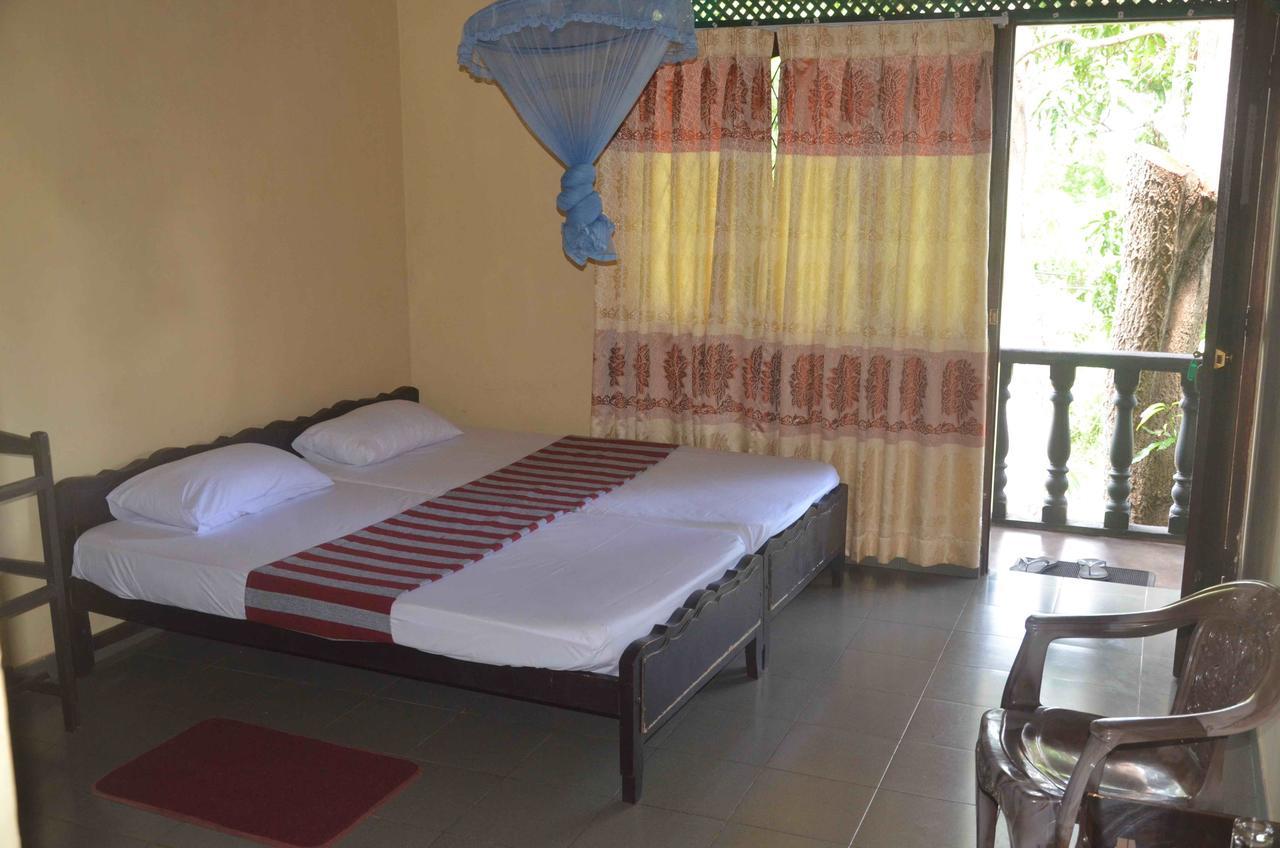 אנוראדפורה Lake View The Tourist Guest House מראה חיצוני תמונה