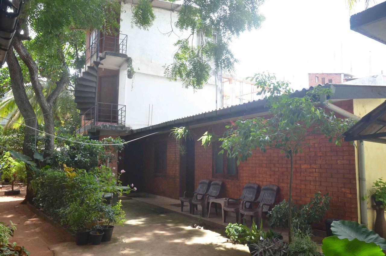 אנוראדפורה Lake View The Tourist Guest House מראה חיצוני תמונה
