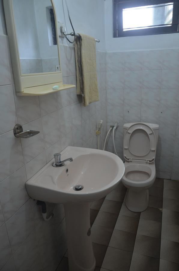 אנוראדפורה Lake View The Tourist Guest House מראה חיצוני תמונה