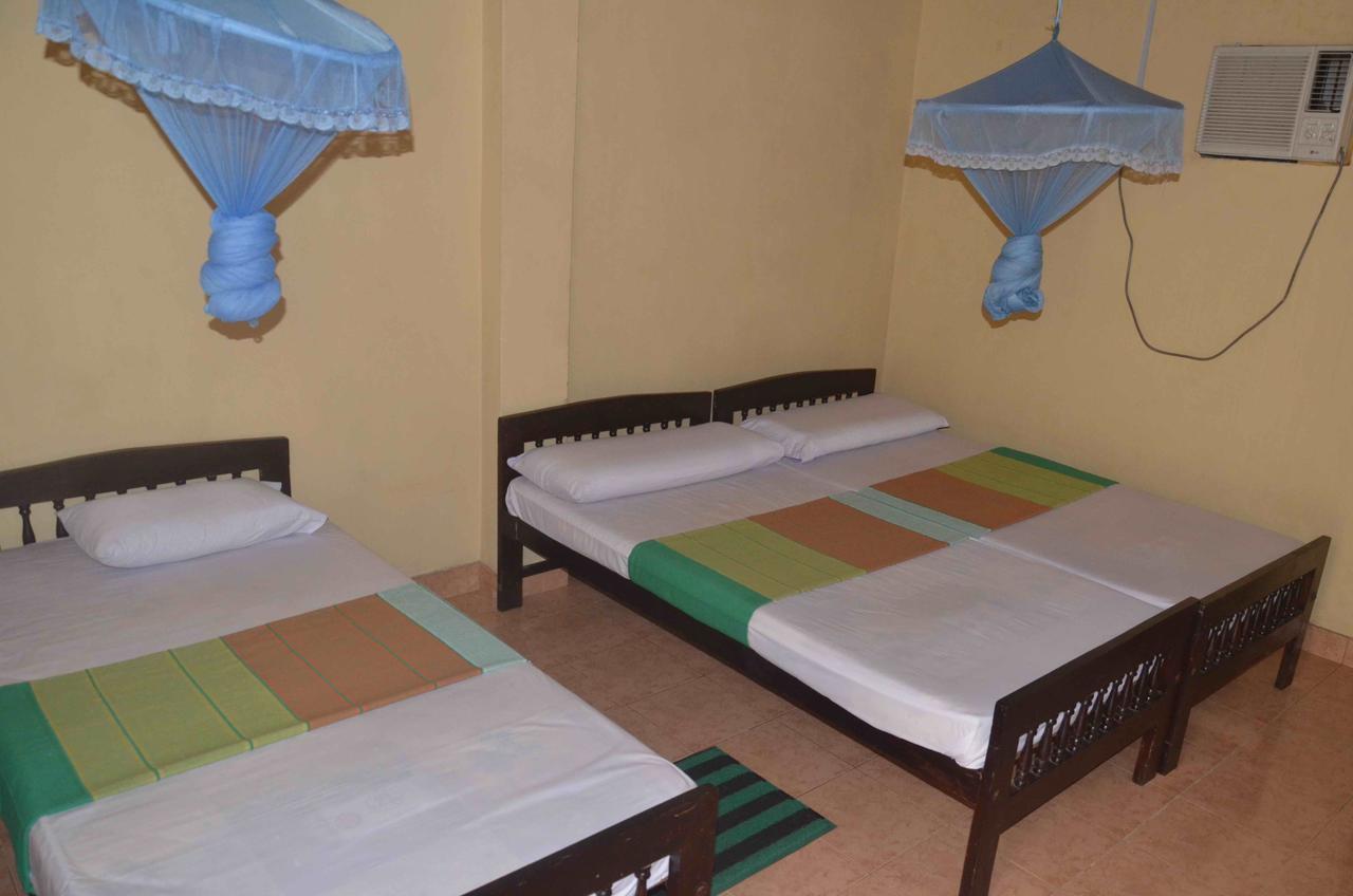 אנוראדפורה Lake View The Tourist Guest House מראה חיצוני תמונה
