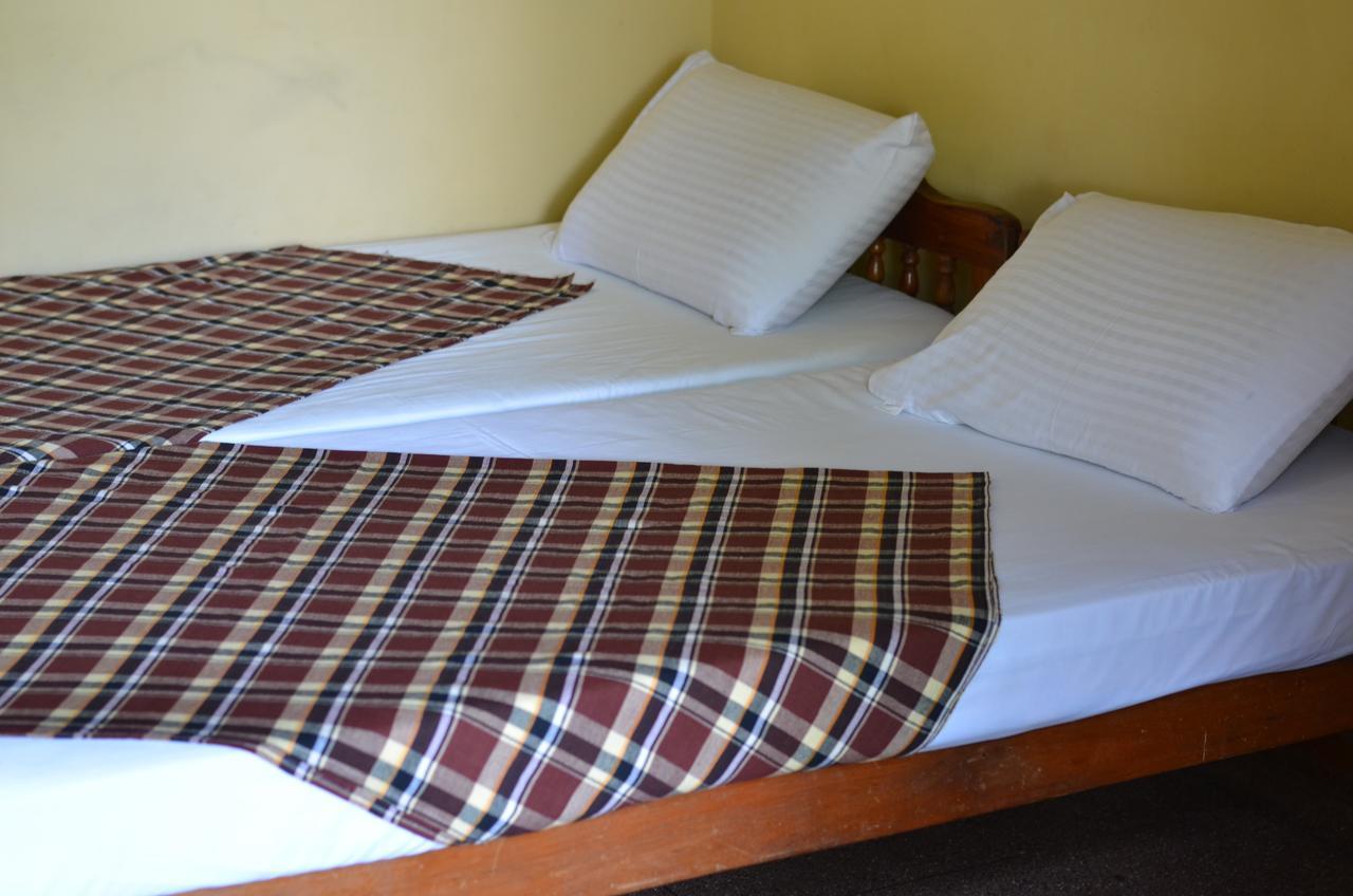 אנוראדפורה Lake View The Tourist Guest House מראה חיצוני תמונה