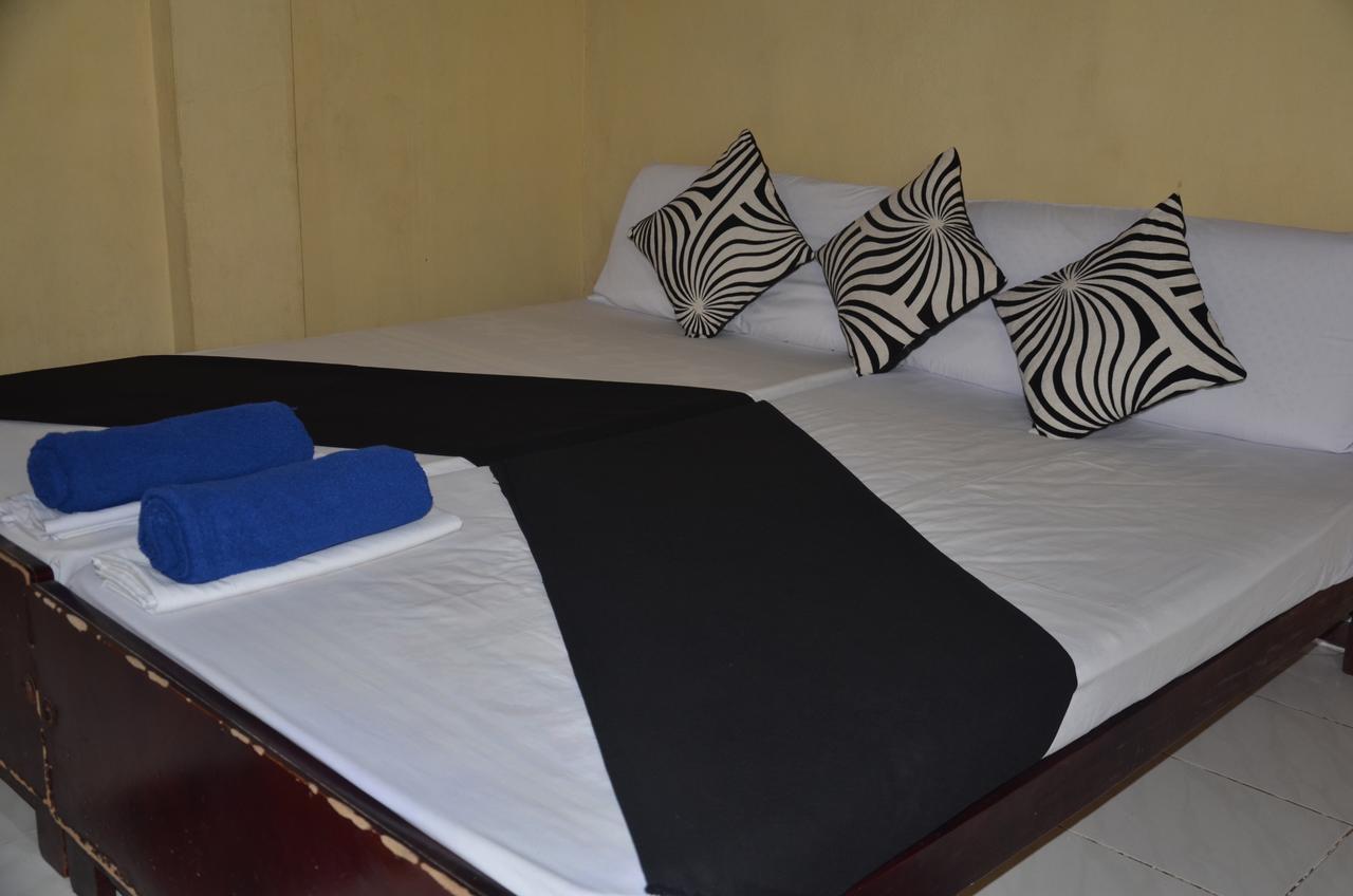 אנוראדפורה Lake View The Tourist Guest House מראה חיצוני תמונה