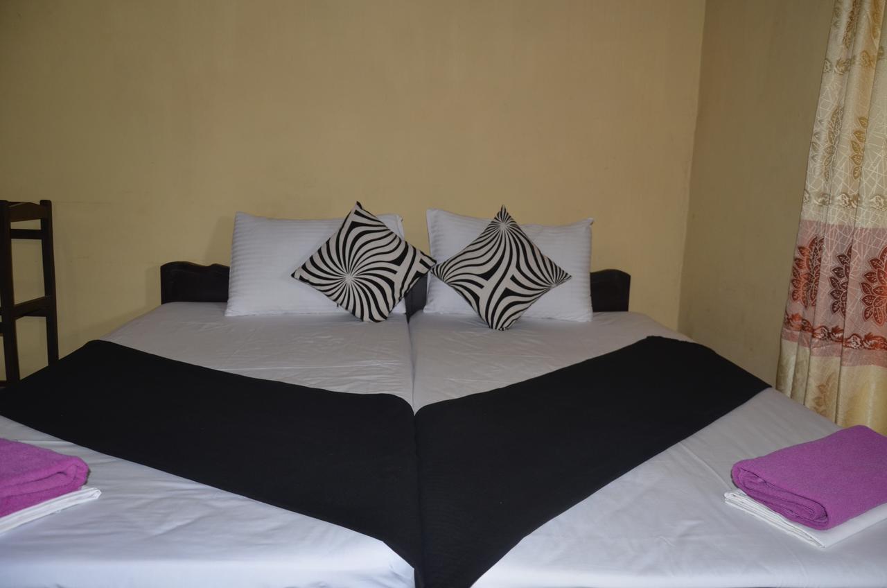 אנוראדפורה Lake View The Tourist Guest House מראה חיצוני תמונה