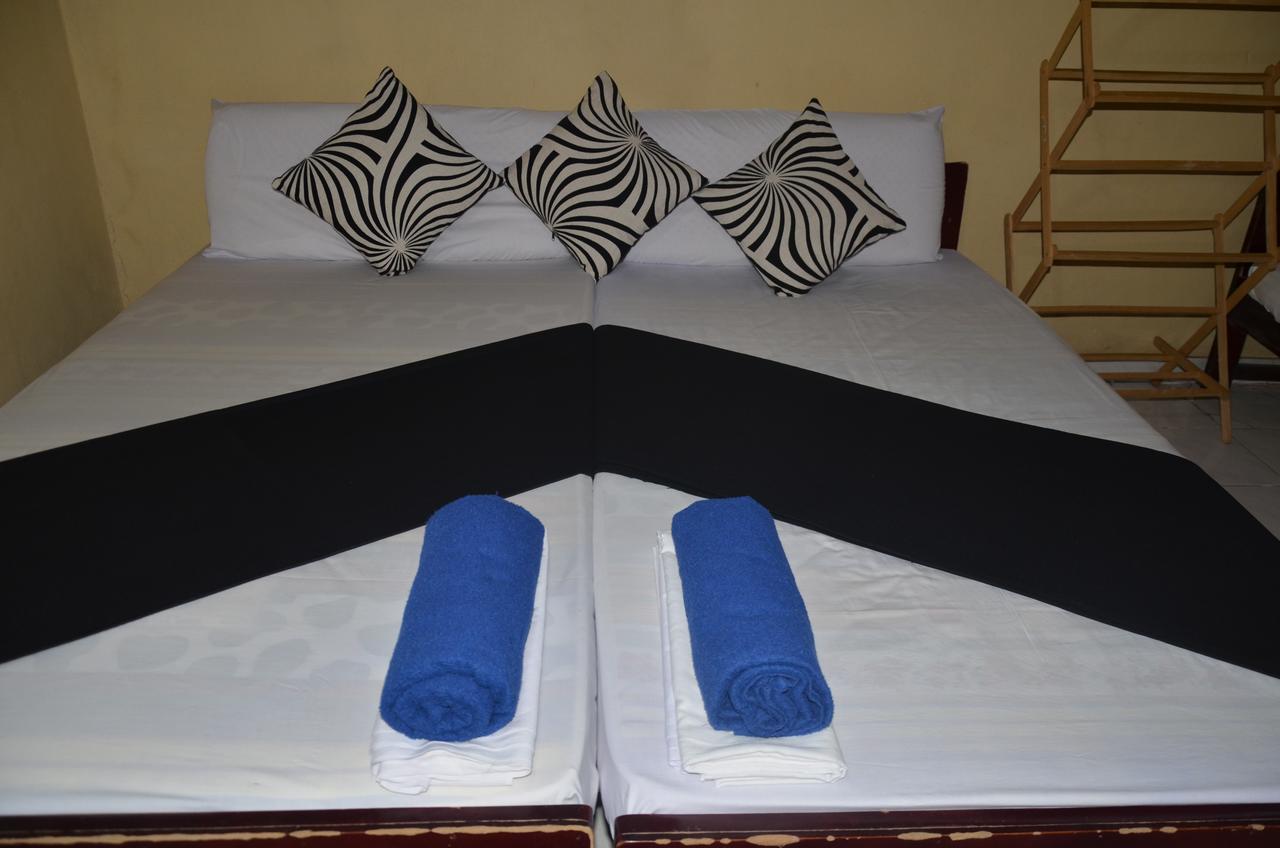 אנוראדפורה Lake View The Tourist Guest House מראה חיצוני תמונה